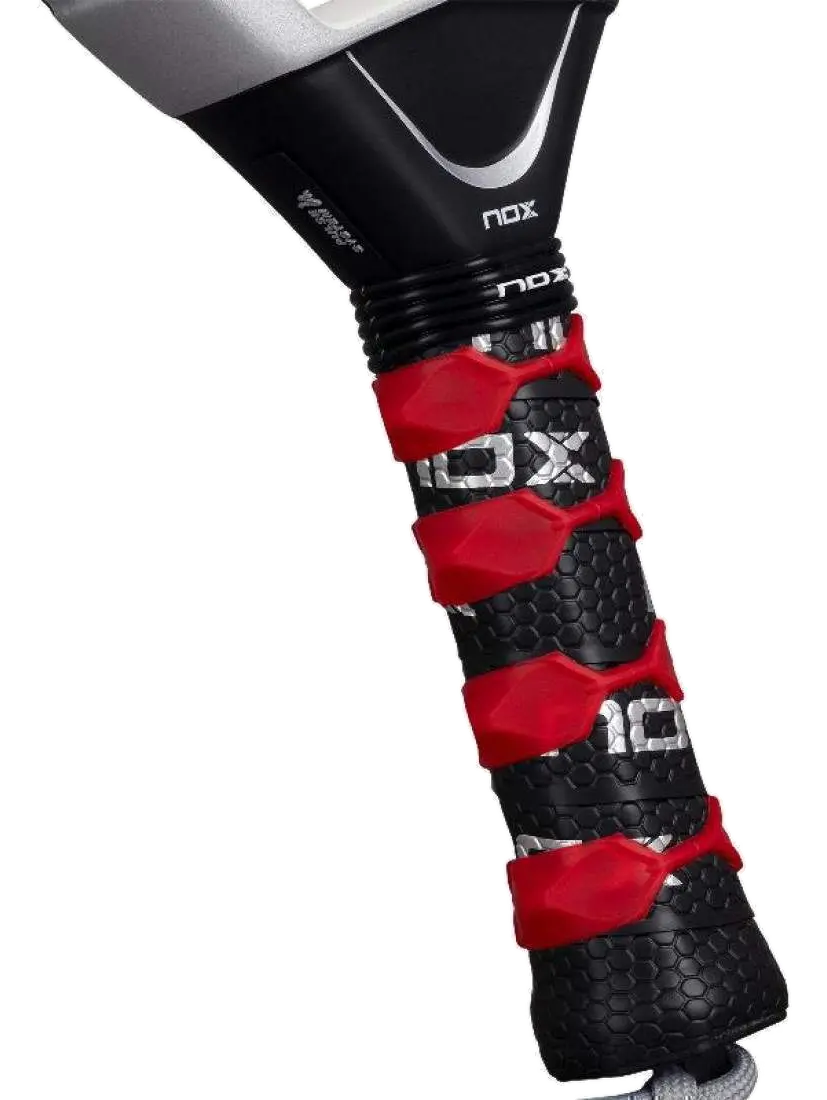 Pala de pádel Nox AT10 Genius Attack 18K Alum 2026